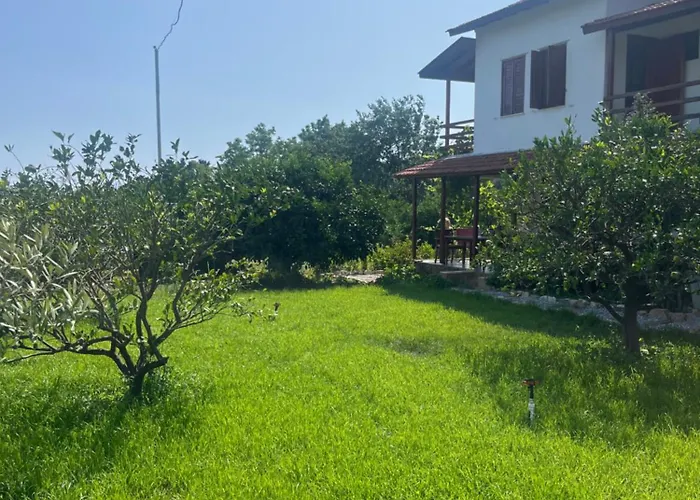 Mandalina Kapi Evleri *